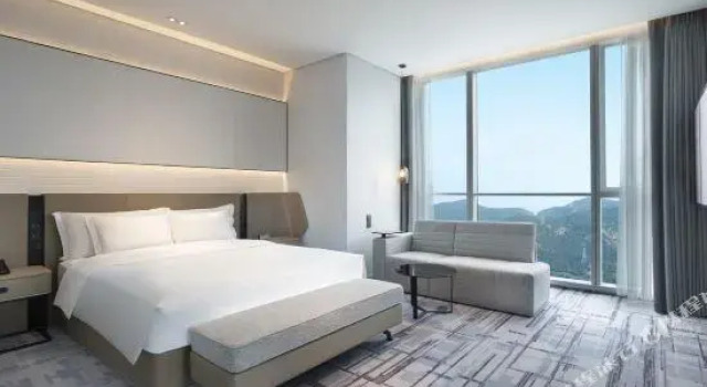 Люкс Crowne Plaza Dalian Xinghai by IHG