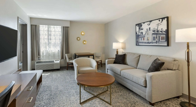 Четырёхместный люкс Best Western Plus The Charles Hotel