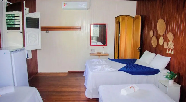 Кровать в общем номере Amazon Paradise Lodge