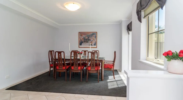 Коттедж с 3 комнатами с балконом и с видом на гавань Port Adelaide Harbourside Home