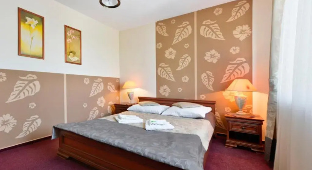 Полулюкс Hotel Dukat