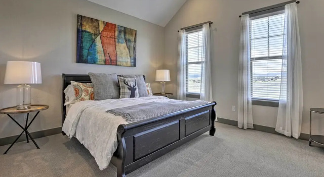 20 Mi to Winter Park: Mtn-view Townhome w/ Balcony, Забронировать Отель Отели Грэнби 3 звезды, рядом с Гольф-клуб Grand Elk, 3*