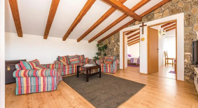 Stunning Home in Tribunj With Wifi and 4 Bedrooms, Забронировать Отель Отели Трибунь с парковкой, Парковка