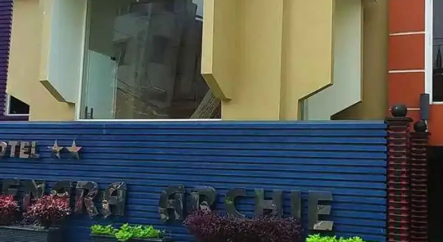 Hotel Menara Archie Ternate, Book Hotel Hoteller i North Maluku med parkering, Parkering