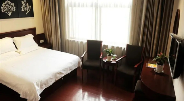Двухместный номер Standard GreenTree Inn Yingtan Bus Station Express Hotel