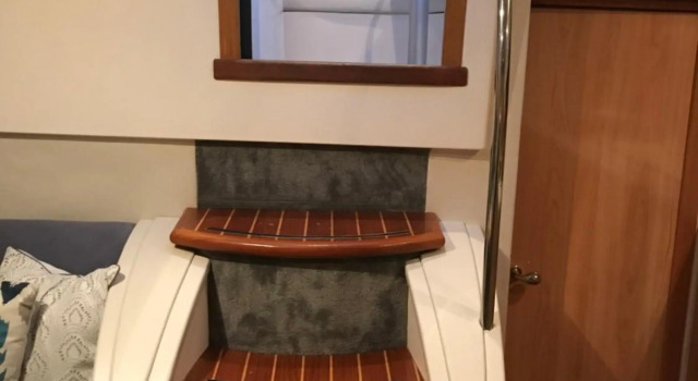ENTIRE -HEATED -LUXURY YACHT - moored on Private Island -WIFI -sleeps up to 4 Adults or Adults with children over 2 years old -LAPLAND UK THORPE PARK LEGOLAND WINDSOR CASTLE HEATHROW ASCOT RACES WENTWORTH SAVILLE GARDENS LONDON