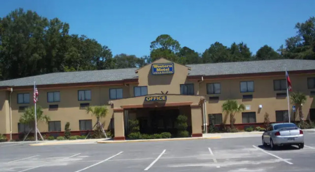Люкс Standard Western Motel Inn and Suites Hazlehurst