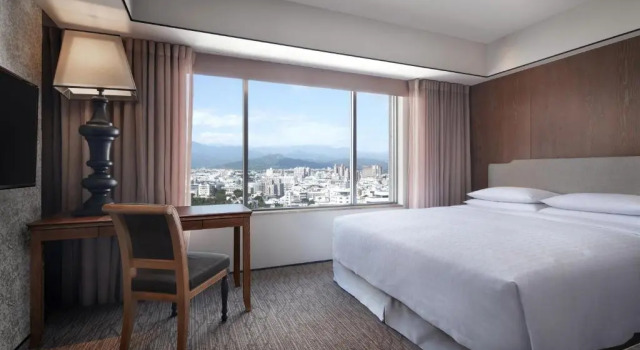 Номер Premier Sheraton Taitung Hotel