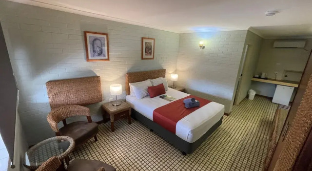 Двухместная студия Standard с балконом Pine Tree Motel