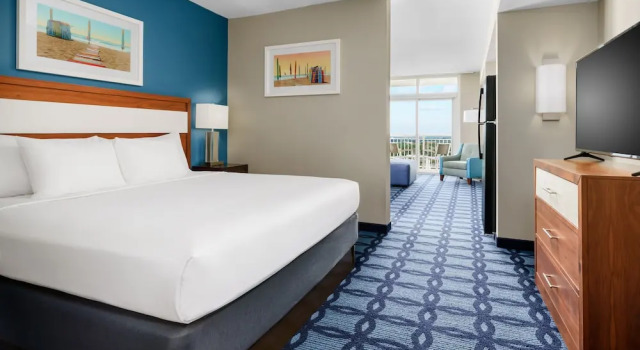 Двухместная студия-люкс с балконом и с видом на город Homewood Suites by Hilton Myrtle Beach Oceanfront