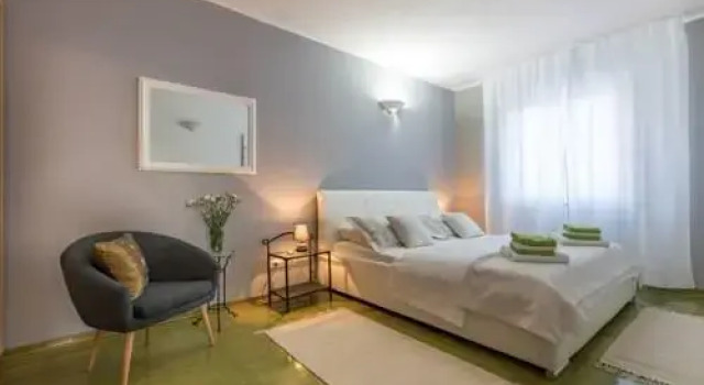 Villa stunning view in quiet area,nudist friendly, Rezerwuj Willa Hotele w Split-Dalmatia County z parkingiem, Parking