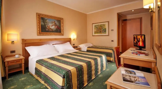 Четырёхместный номер Standard Colonna Hotel