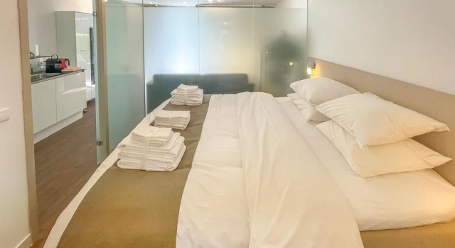 Awesome Home in Otterlo With Wifi and 1 Bedrooms, Rezerwuj Hotel Hotele w Veluwe z parkingiem, Parking