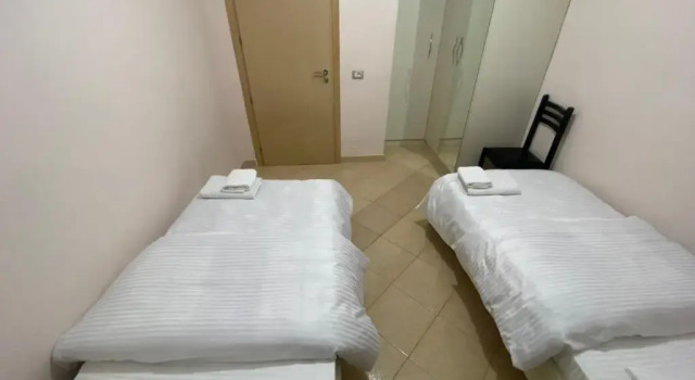 Alex 2 bedroom apartment, Забронировать Апартаменты/квартира Отели области Тираны с парковкой, Парковка