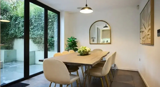 The South Hampstead Hideaway - Stylish 6bdr Home, Varaa Lomakoti Mökit kohteessa Merseyside, Mökki