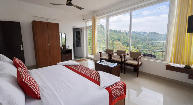 Holidayz by Stayz Royale Munnar - Misty & Sunrise Experience