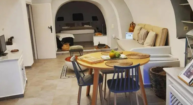 Cave house mARTrona