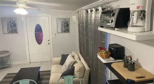 Апартаменты Airy 1-bedroom apartment 3 minutes from Downtown