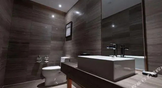 Люкс The QUBE Hotel Jingzhou