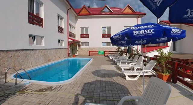 Pension Domnitei, Varaa Hotelli Hotellit Carpathians - Romania uima-altaalla, Uima-allas
