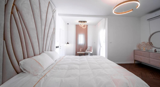 Spacious 4BD House w Pool in Hezliya, Prenota Appartamento Herzelia Center District Israel