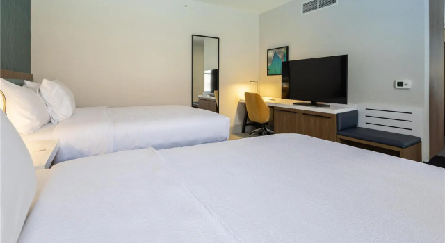 Четырёхместный номер Standard Hilton Garden Inn Dayton Downtown