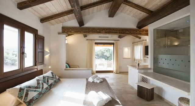 Villa Nicoletta, Book Villa Villaer i Emerald Coast, Villa
