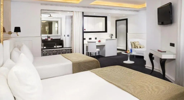 Номер семейный Supreme Hotel Colón, a Gran Meliá Hotel - The Leading Hotels of the World