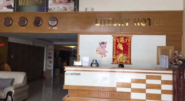 HOTEL LUXURY - Dist 6, Забронировать Отель Отели Района 1 с парковкой, Парковка