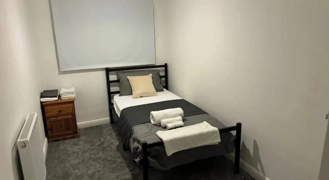Riverside Retreat in Staines-upon-thames, Забронировать Дом для отпуска Стейнс 