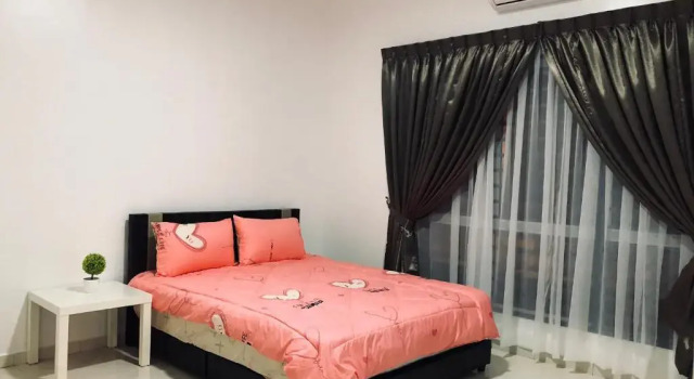 Family homestay -two floors with four bedrooms, Забронировать Отель Куала-Селангор Селангор