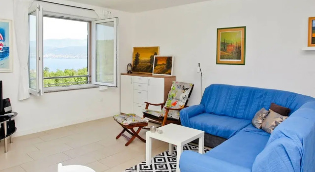 Spacious Apartment With Covered Terrace & Sea View, Prenota Appartamento Šilo 
