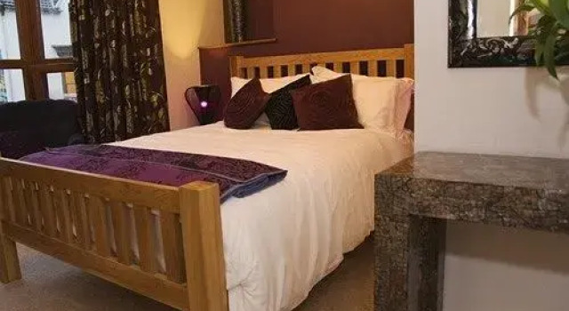 Cafe Valance Bar & Rooms