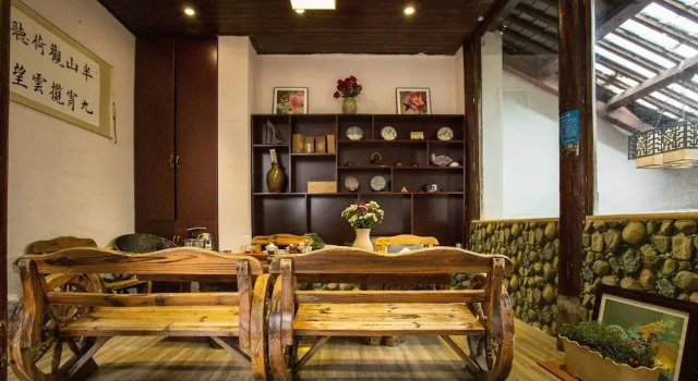 Travel Around the World Inn, Забронировать Отель Лицзян Юньнань, рядом с Улица Сквер-стрит Древнего города Даянь