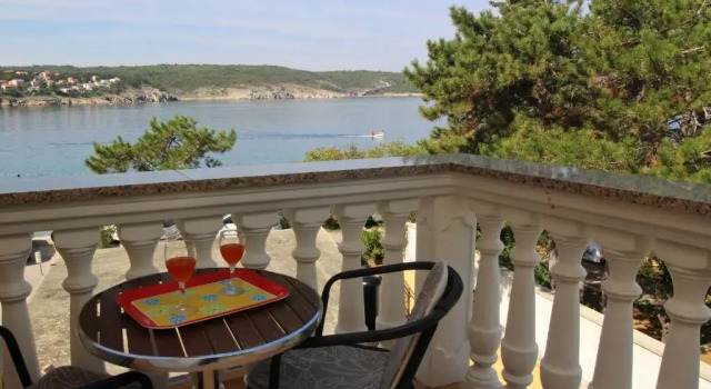 Апартаменты c 1 комнатой с балконом и с видом на море Villa Tiha