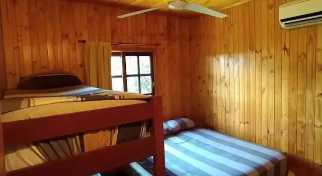 Cabañas Los Horneros, Забронировать Дом для отпуска Коттеджи Пуэрто-Игуасу, рядом с Guira Oga Zoo, Коттедж