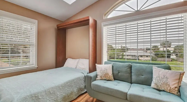 Sunshine Hideaway - Large Studio - Pet Friendly, Забронировать Отель Джексонвилл-Бич Jacksonville Coast, рядом с Заповедник Крадл-Крик