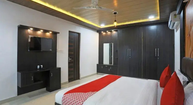 OYO 40232 Paradise Mahal