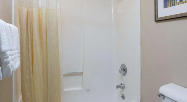 Номер Standard Days Inn by Wyndham Pinole Berkeley