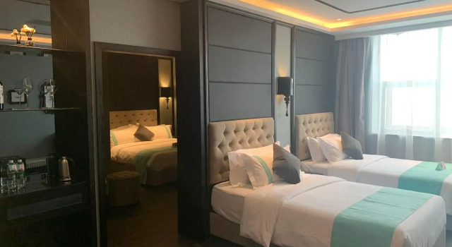 Люкс Deluxe с 2 комнатами Xana Hotelle Yinchuan Swan Lake Town