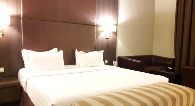 Полулюкс Executive Grand Paragon Hotel
