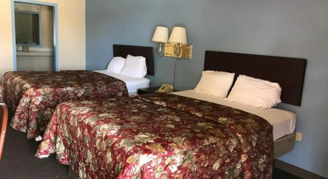 Четырёхместный номер Standard Deluxe Inn Kilgore