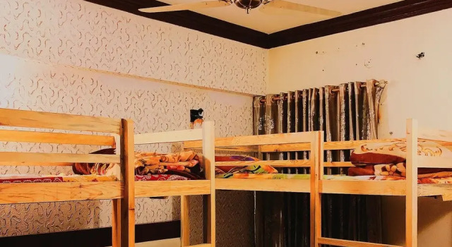 Maidi Backpacker, Book Bed and Breakfast Hotels in Islamabad with Parking, Parking
