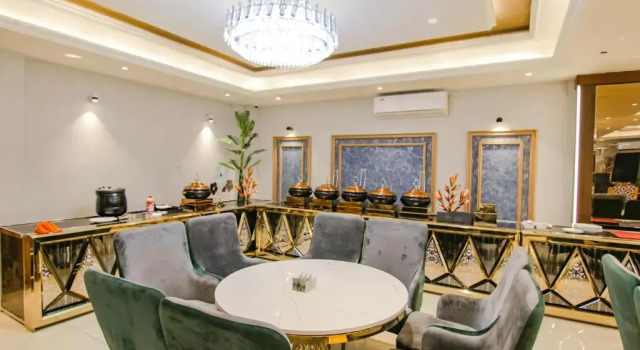 Fabhotel Prime Royal Inn Suites