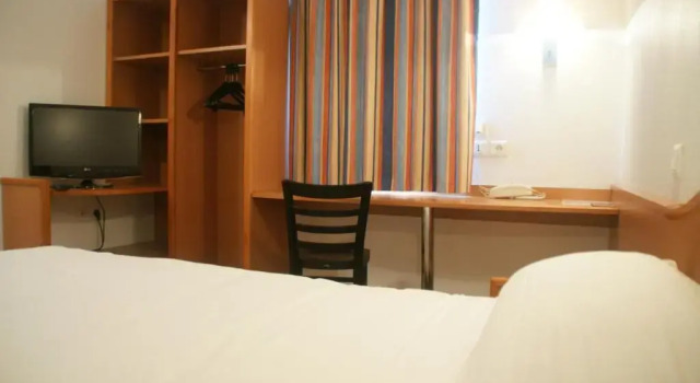 Номер Standard Brit  Hôtel Cahors Nord