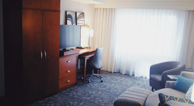 Люкс c 1 комнатой Courtyard by Marriott Owensboro