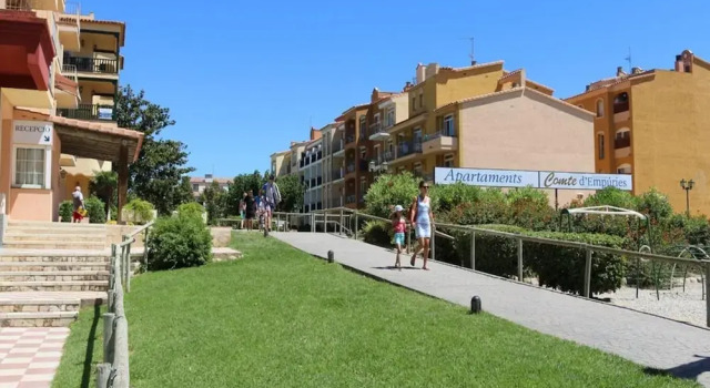 Comfort at Comte D'empuries, Забронировать Апартаменты/квартира Отели Alt Empordà с парковкой, Парковка