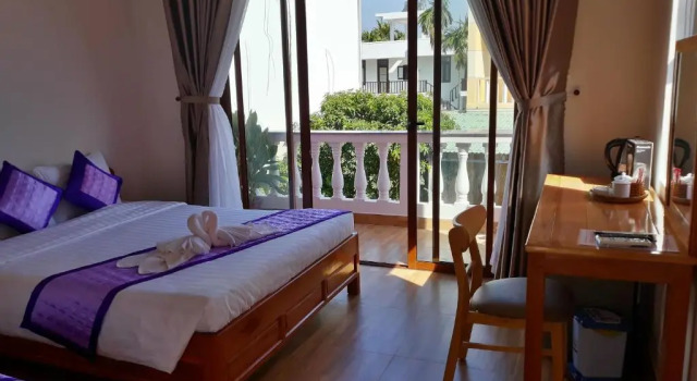 Семейный люкс с балконом Ms Tri Homestay