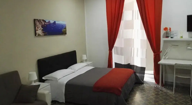 Cavour Rooms, Забронировать Отель Отели Неаполя с завтраком, рядом с Кафедральный собор Неаполя, Завтраки