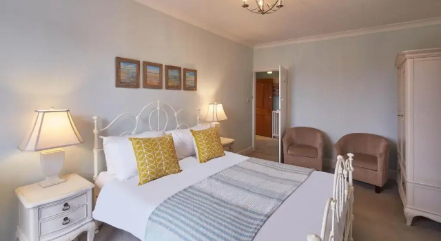 Коттедж с 4 комнатами Host & Stay - Austen House